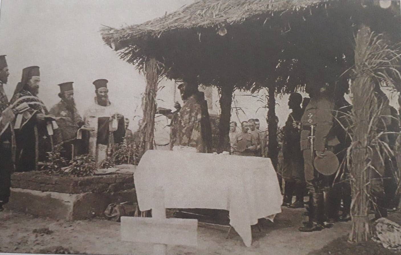 Молебен пред паметника на ген.майор К. Каварналиев, 1917 г.
